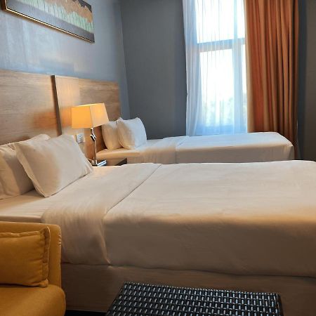 The Lanes Hotel Tutong Luaran gambar