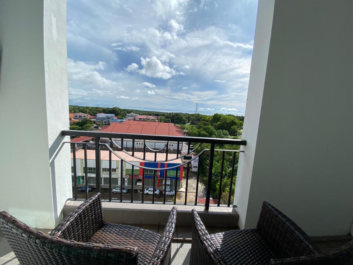 The Lanes Hotel Tutong Luaran gambar
