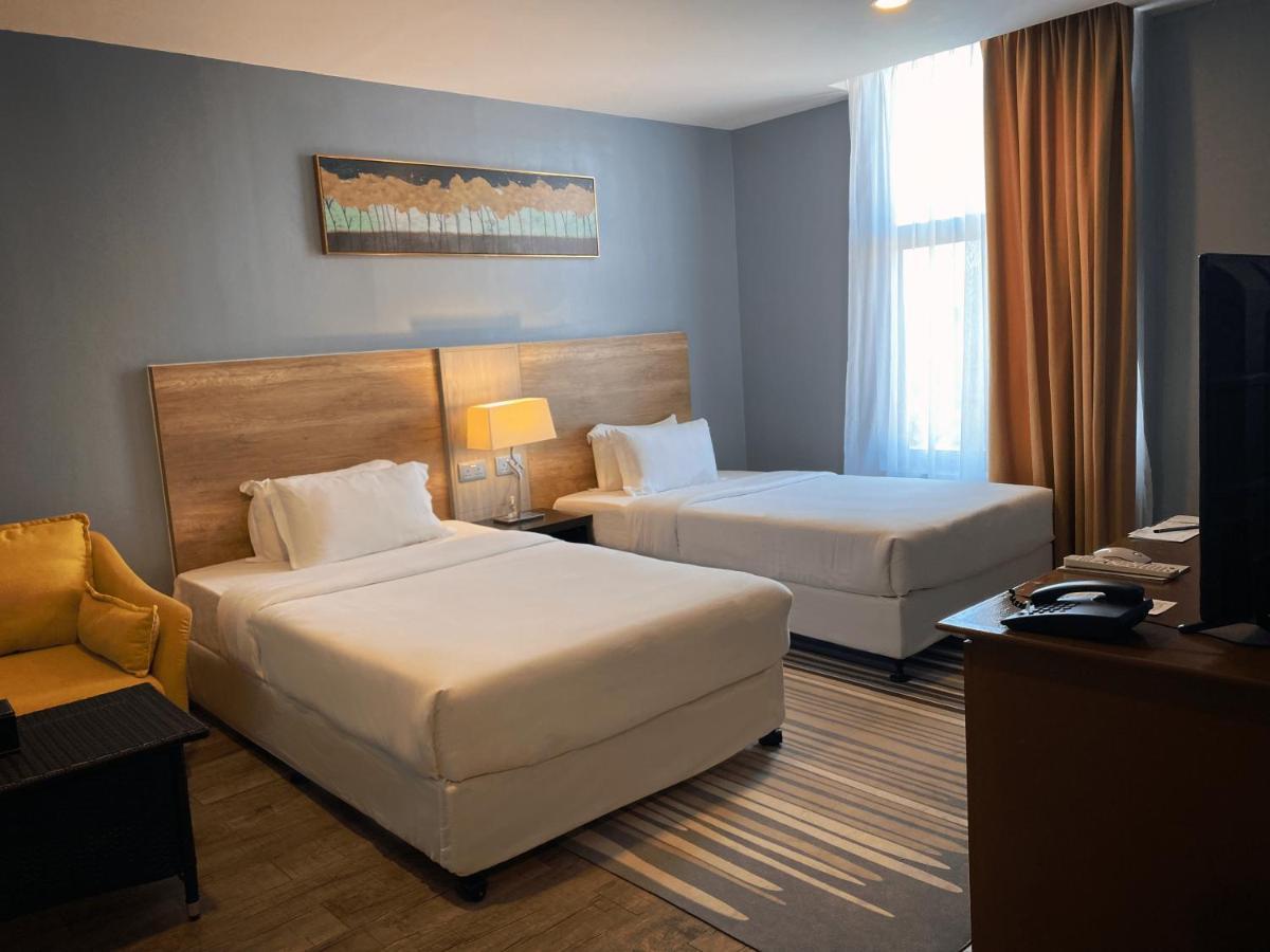 The Lanes Hotel Tutong Luaran gambar