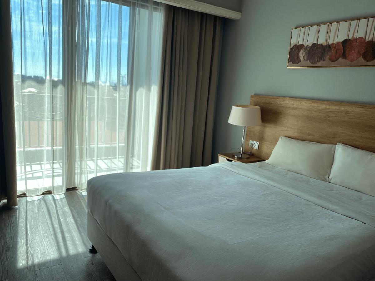 The Lanes Hotel Tutong Luaran gambar
